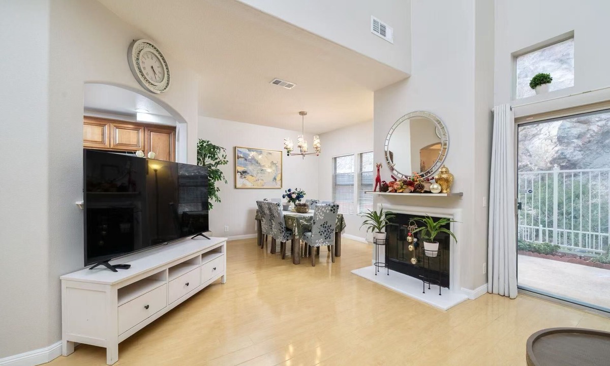 Valle Lindo House | Bright Townhome Retreat with Private Patio & Walk Trails