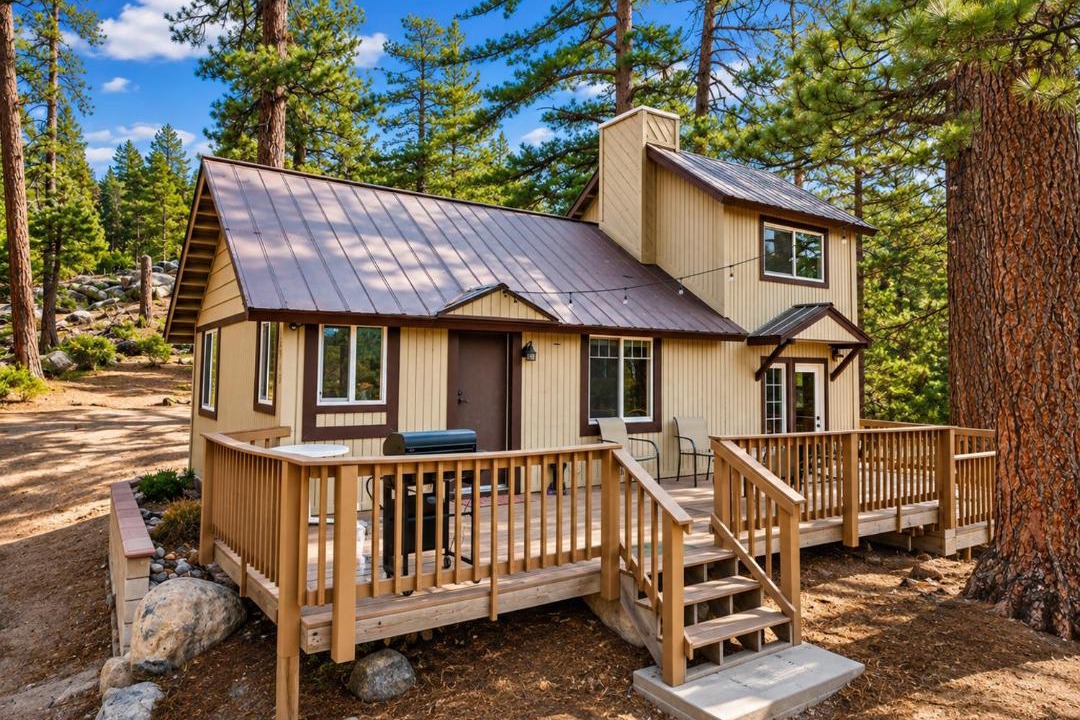 Boulder Bay House | Boulder Bear - Modern mountain home in a desirable area of Big Bear with peek-a-boo lake views