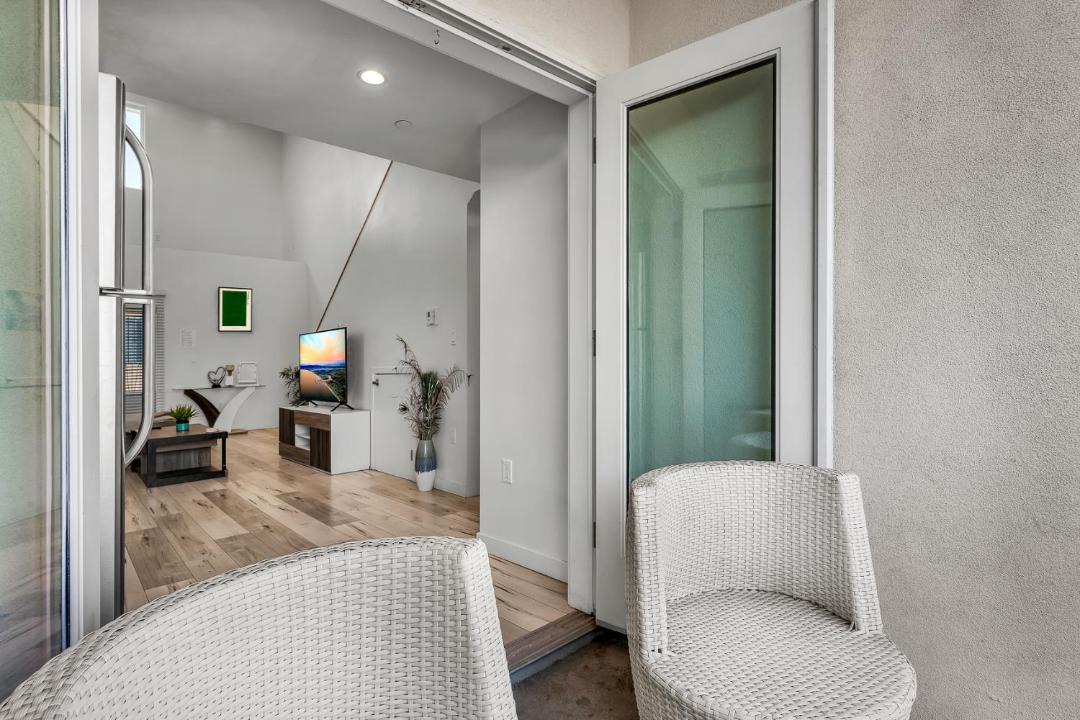 Wilshire Apartment | World Cup Stay 1BR Koreatown Loft Parking Close to Downtown LA
