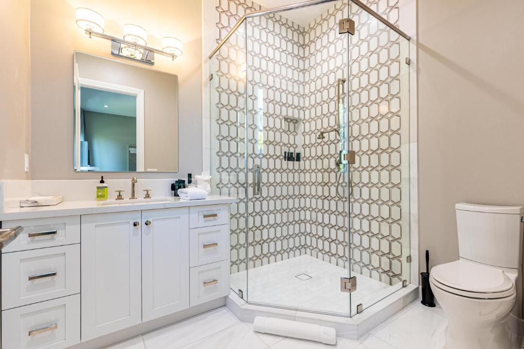 Tarzana Apartment | Otis Ave