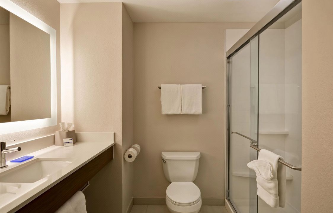 Photo of Bathroom in Raisin