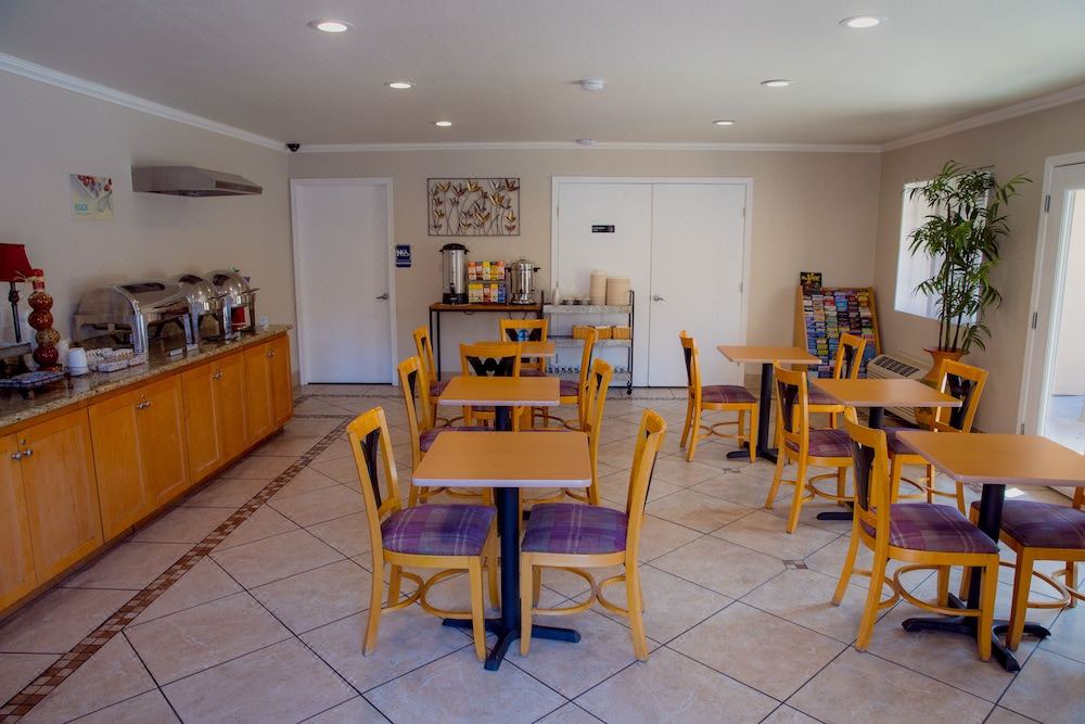 Photo of Livingroom in North Whisman
