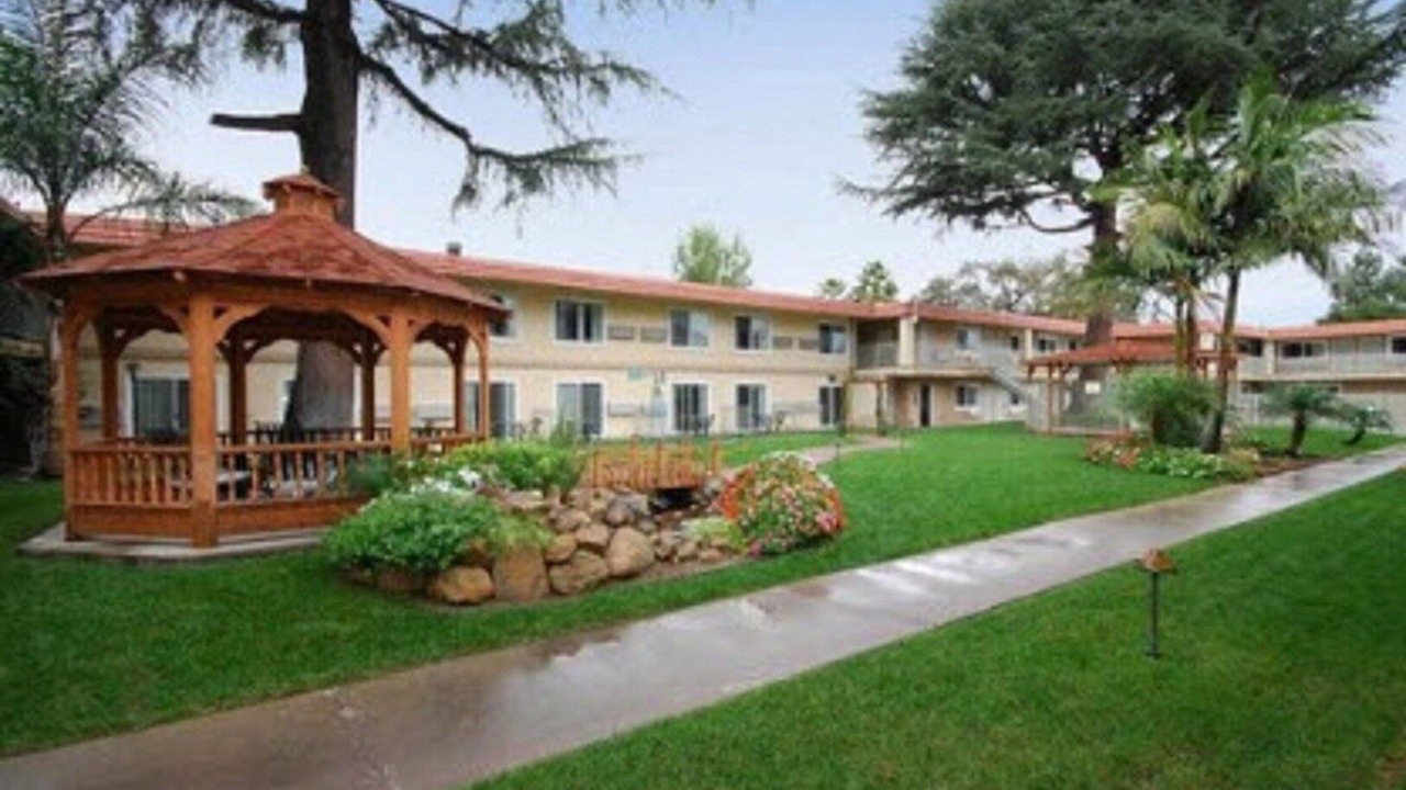 Photo of Buildings in Thousand Oaks