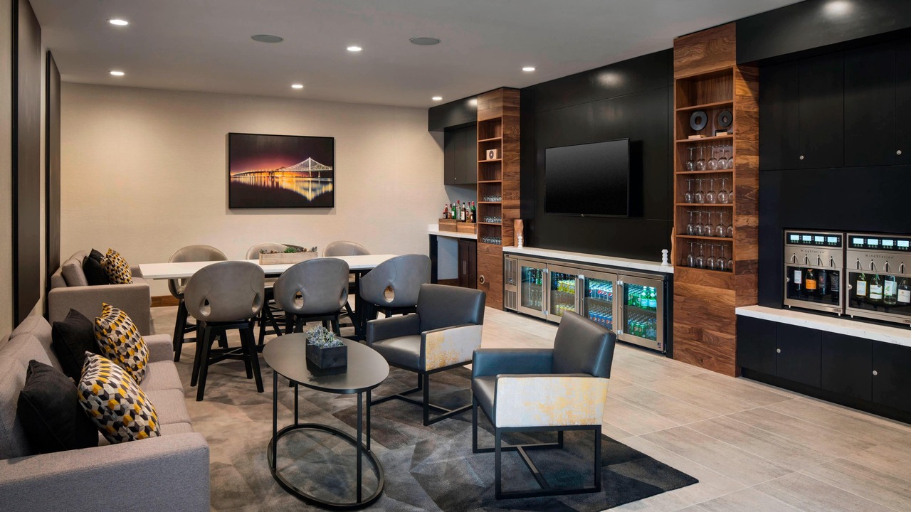 Photo of Livingroom in Downtown Oakland