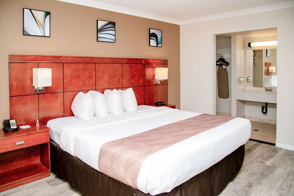 Photo of Bedroom in Thousand Oaks