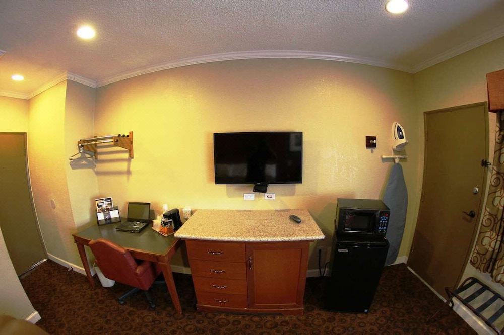 Photo of Livingroom in Hayward
