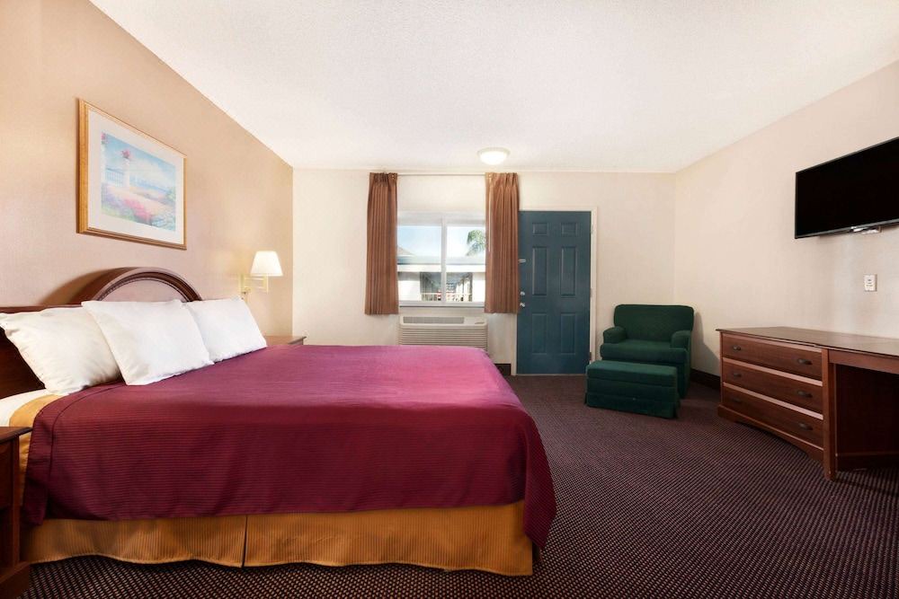 Photo of Bedroom in Oleander - Sunset