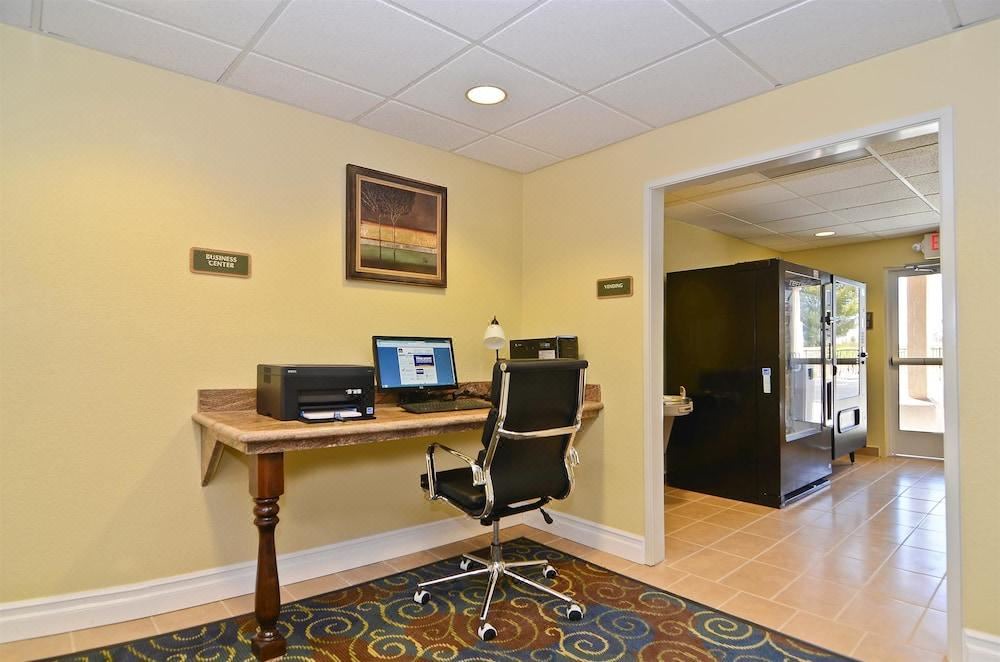 Photo of Livingroom in California City