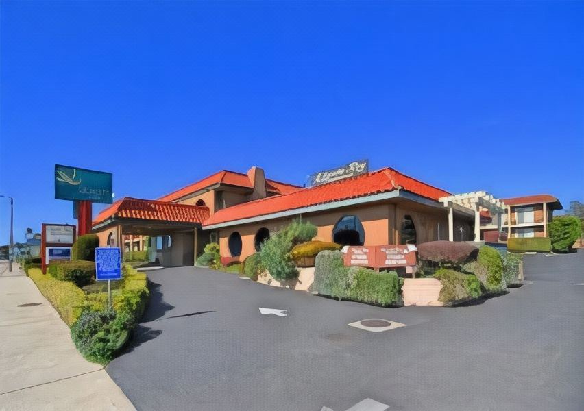 Photo of Buildings in San Simeon