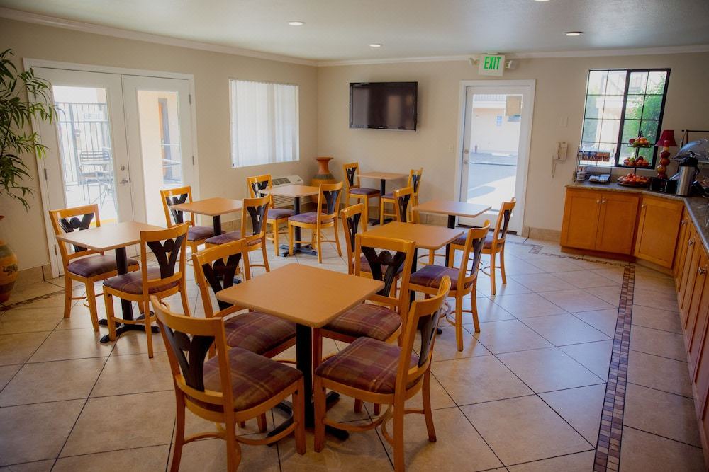 Photo of Livingroom in North Whisman