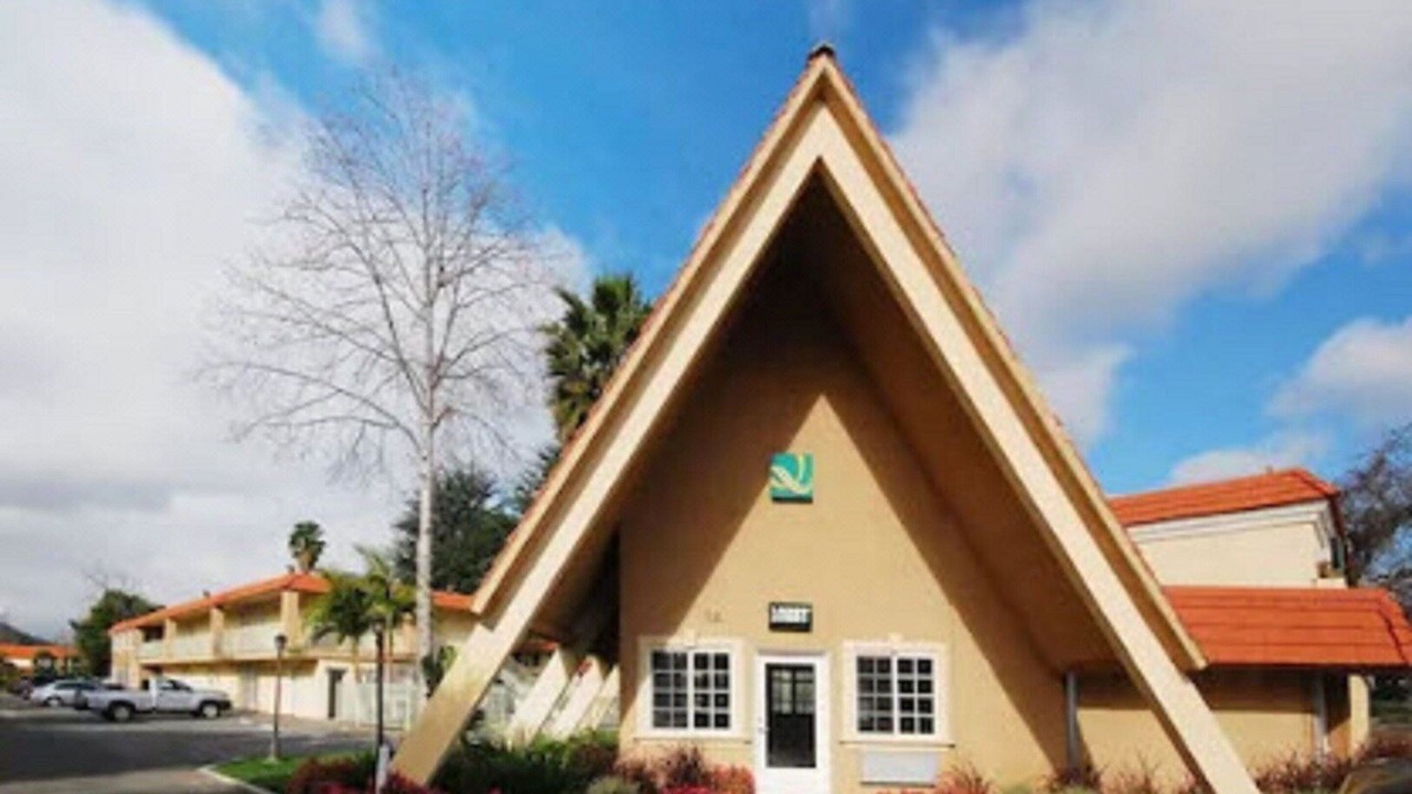 Photo of Buildings in Thousand Oaks
