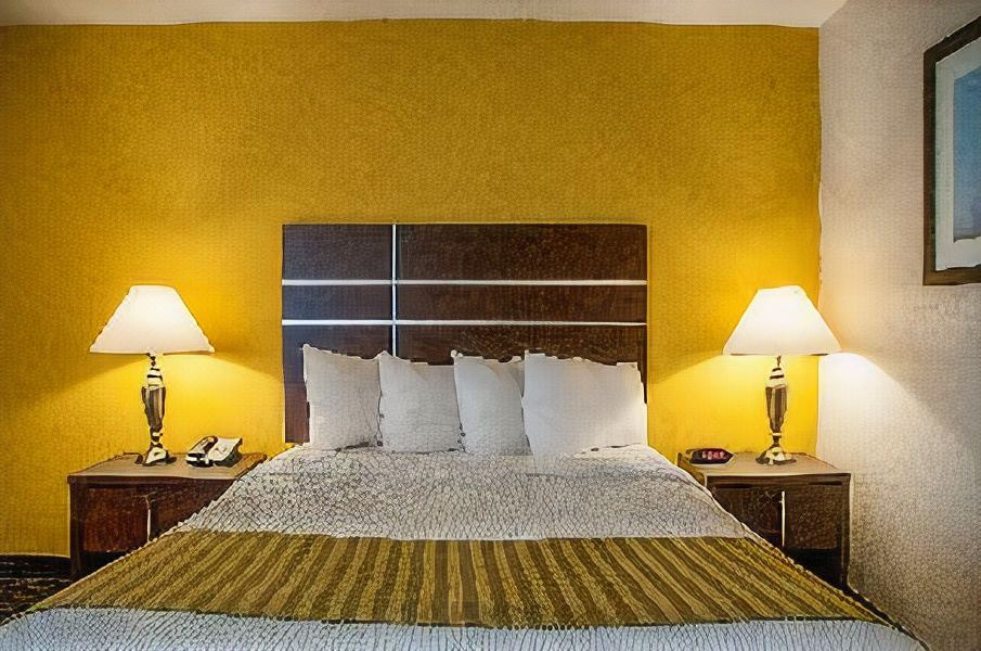 Photo of Bedroom in Raisin