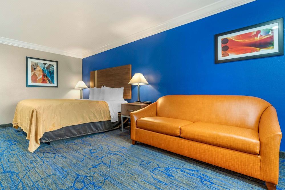 Photo of Livingroom in Nut Tree
