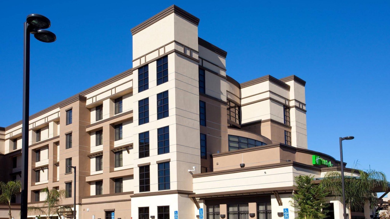 Photo of Buildings in Lake Forest