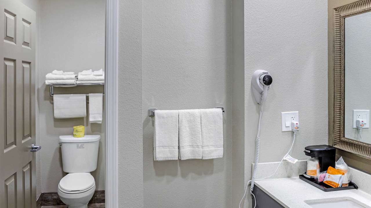 Photo of Bathroom in Kettleman City