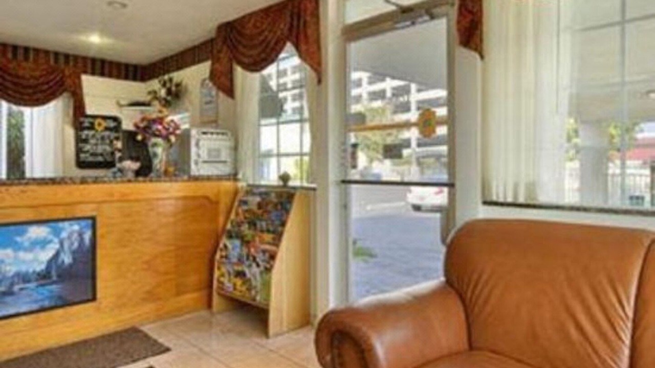 Photo of Livingroom in Downtown