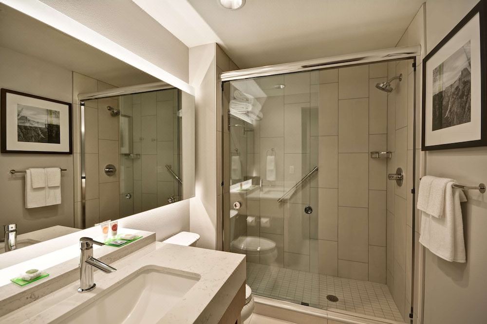 Photo of Bathroom in Raisin