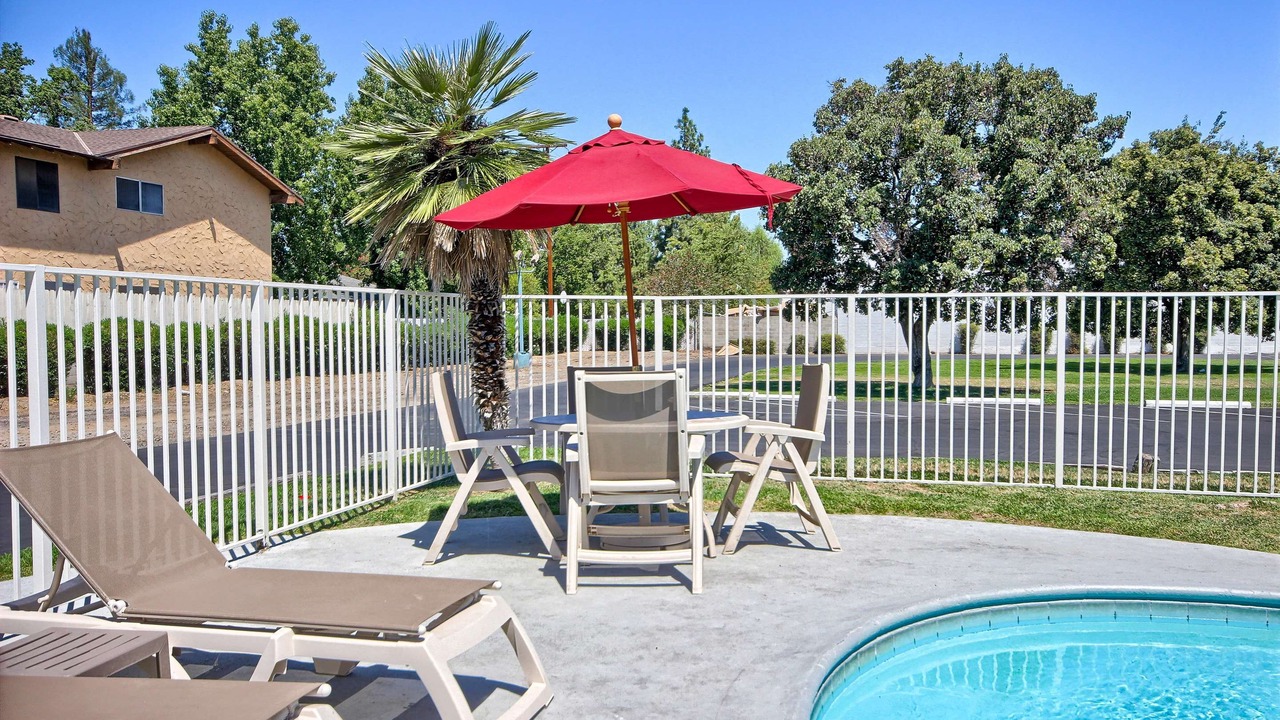 Photo of Outdoor in Raisin