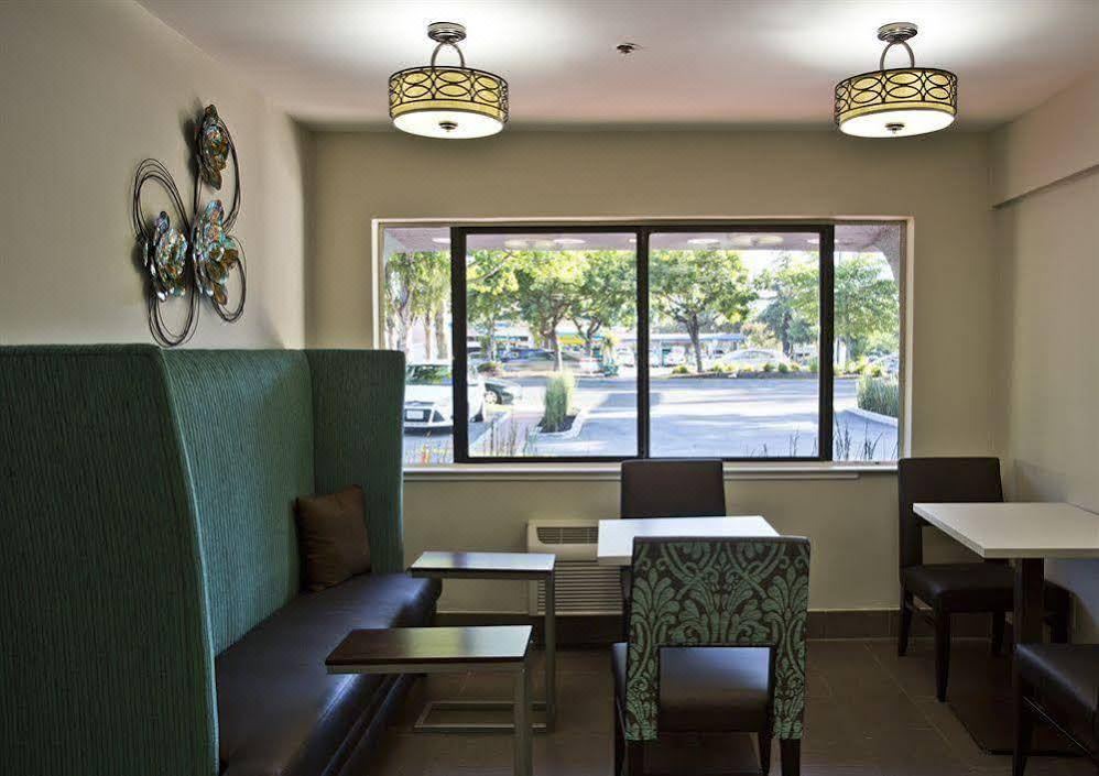 Photo of Livingroom in Old Mountain View