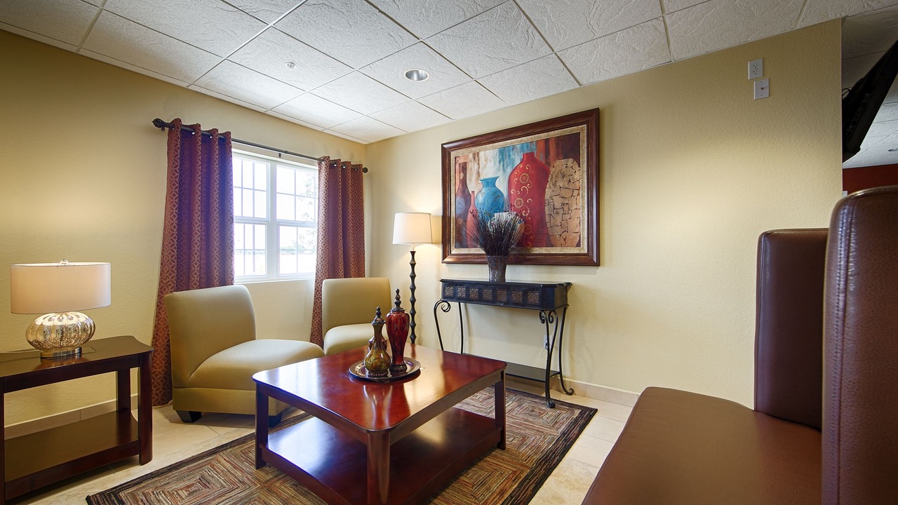 Photo of Livingroom in California City