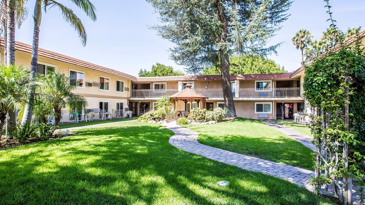 Photo of Buildings in Thousand Oaks