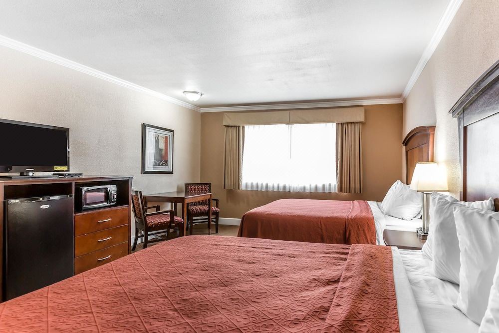 Photo of Bedroom in San Simeon