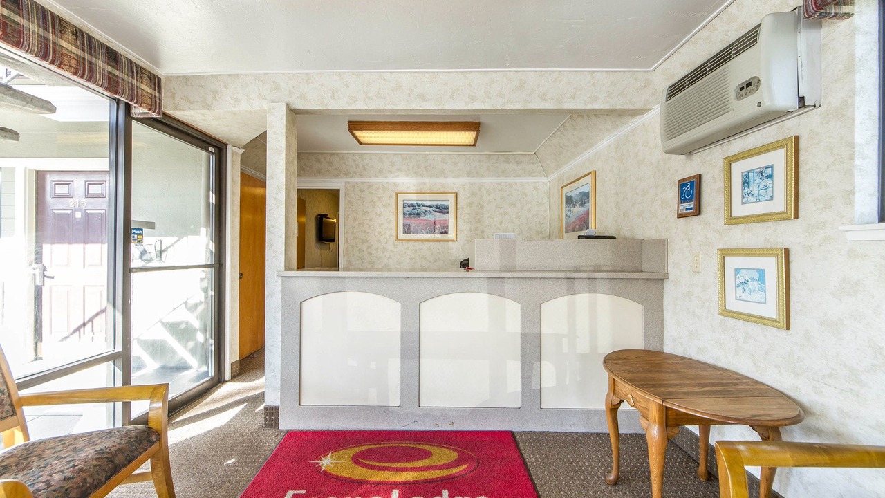 Photo of Livingroom in Downtown