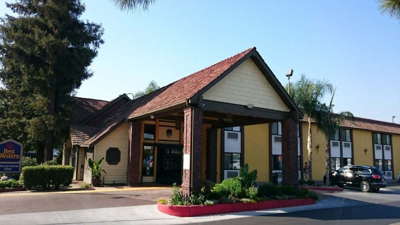 Photo of Buildings in Tulare