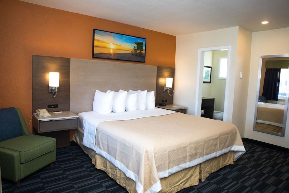 Photo of Bedroom in Munras Avenue