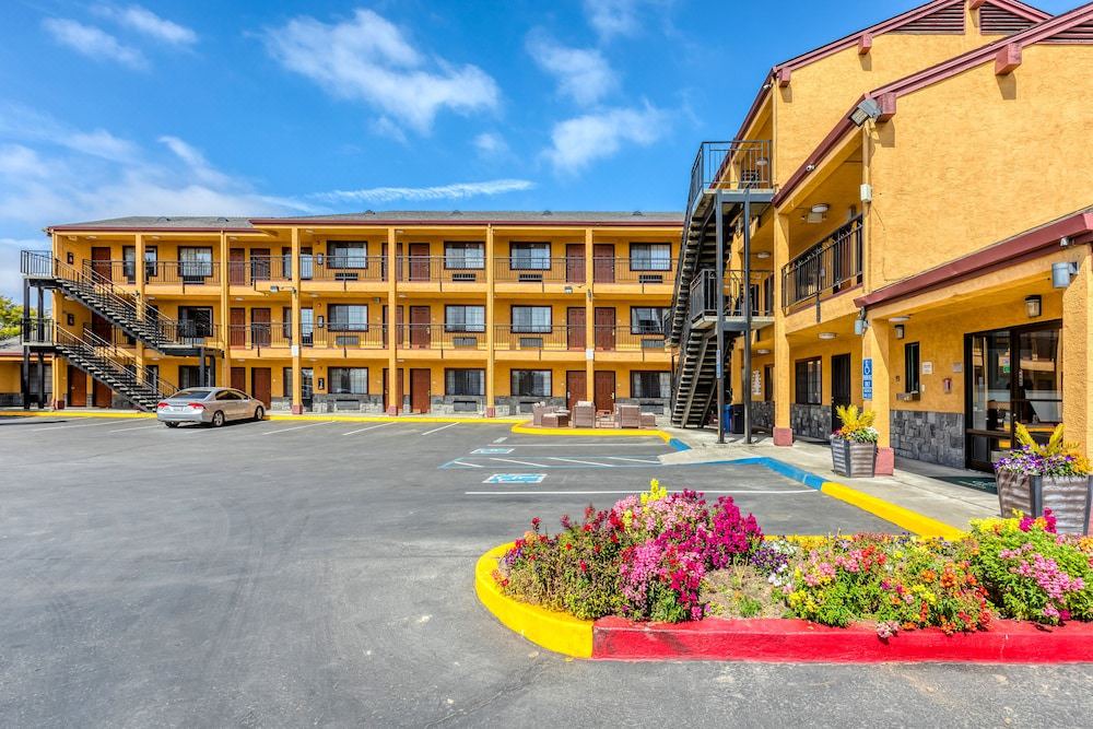 Photo of Buildings in Salinas
