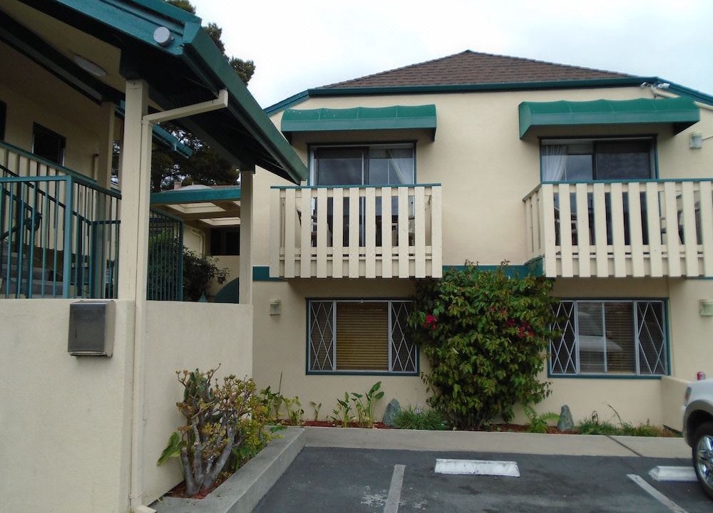 Photo of Buildings in North Fremont Street