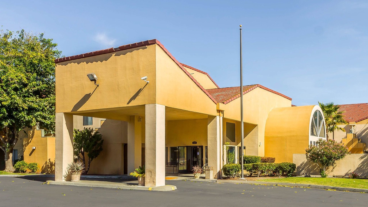 Photo of Buildings in Nut Tree