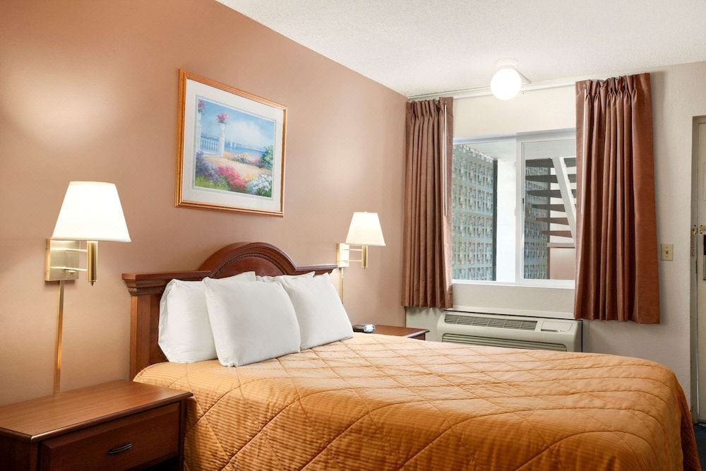 Photo of Bedroom in Oleander - Sunset