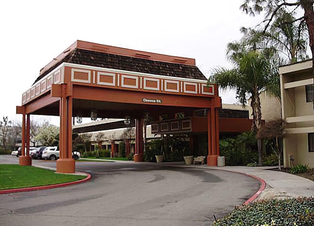 Photo of Buildings in Raisin