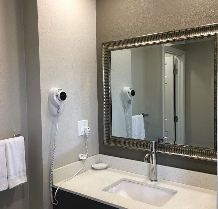 Photo of Bathroom in Kettleman City