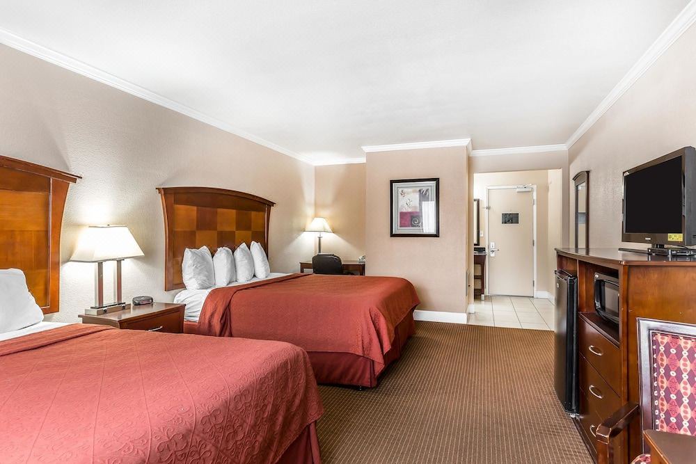 Photo of Bedroom in San Simeon