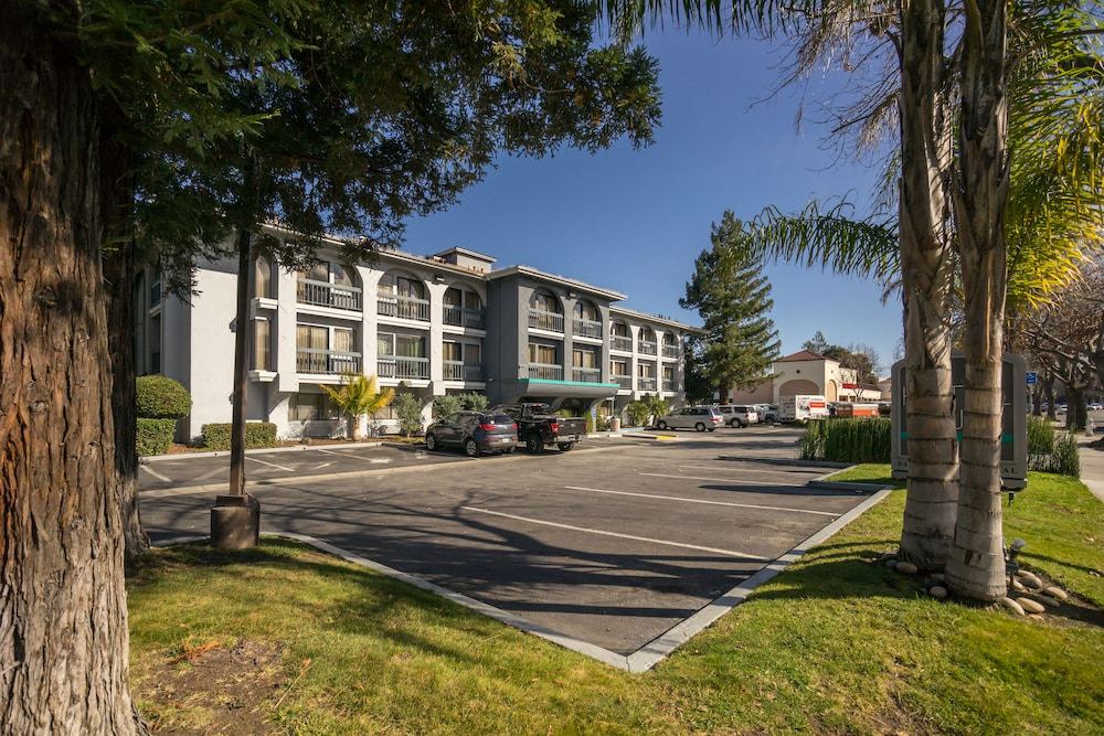 Photo of Buildings in Old Mountain View