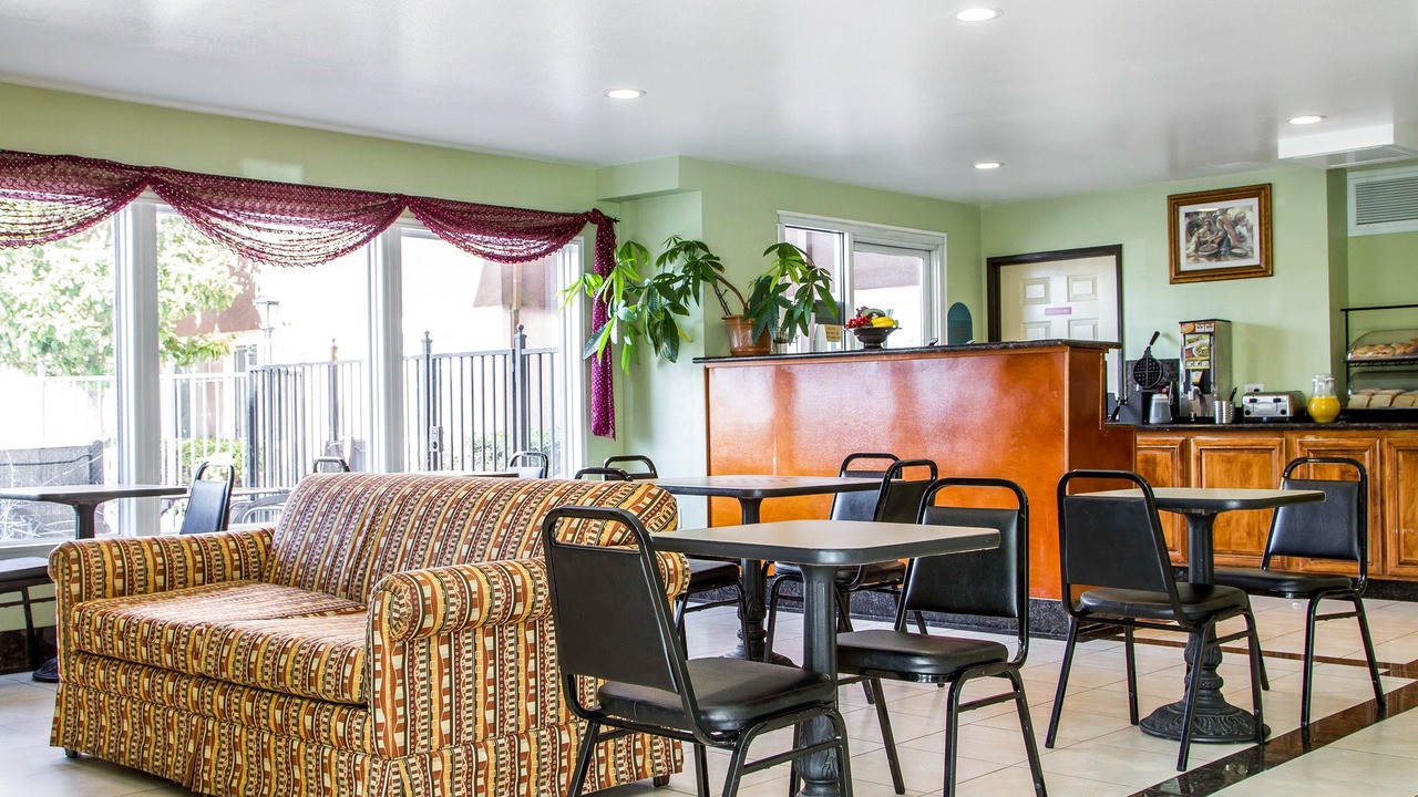 Photo of Livingroom in Hayward