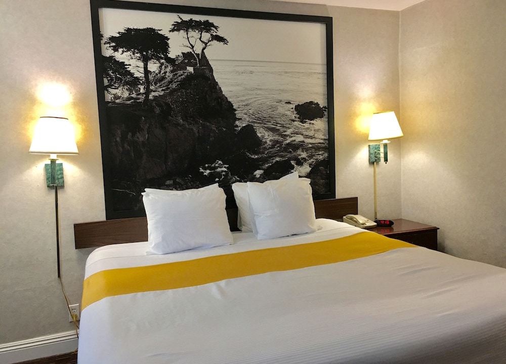 Photo of Bedroom in Munras Avenue