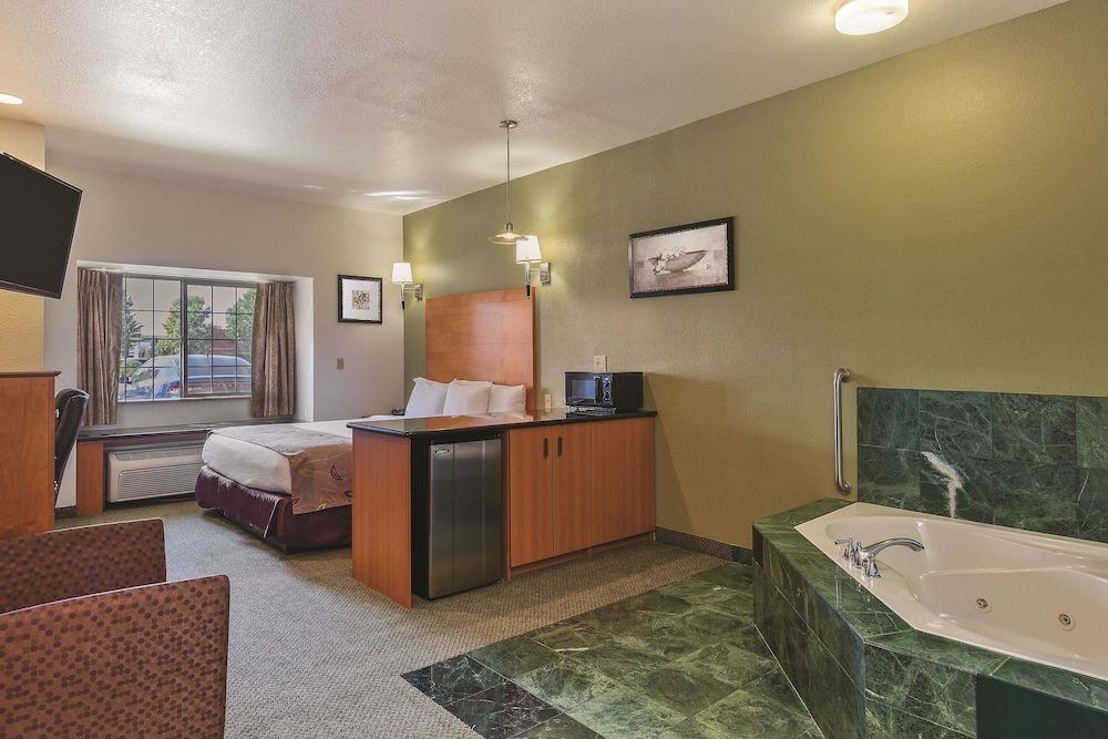 Photo of Livingroom in Tulare