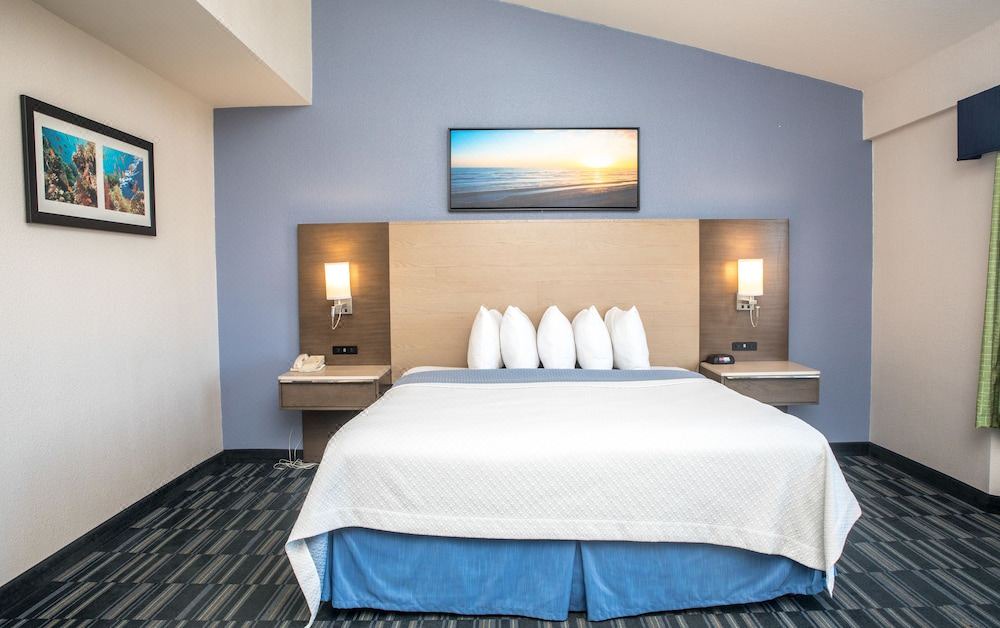 Photo of Bedroom in Munras Avenue