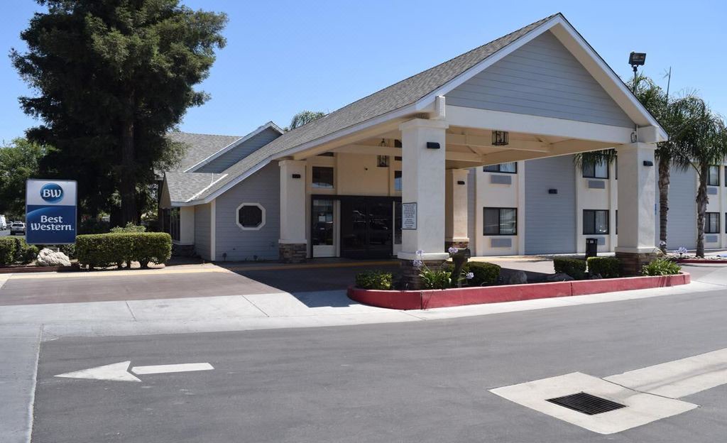 Photo of Buildings in Tulare