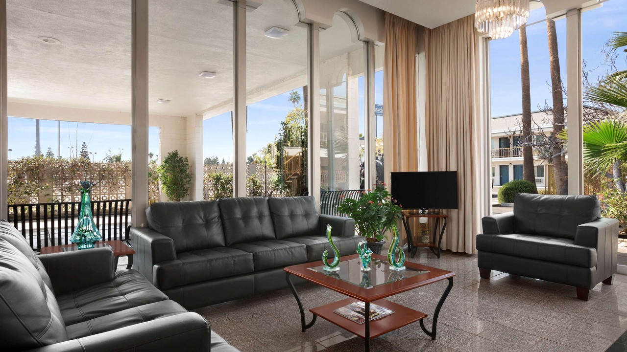 Photo of Livingroom in Oleander - Sunset