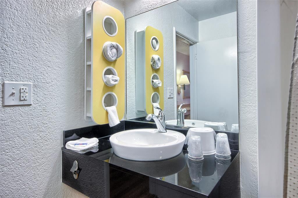 Photo of Bathroom in Raisin