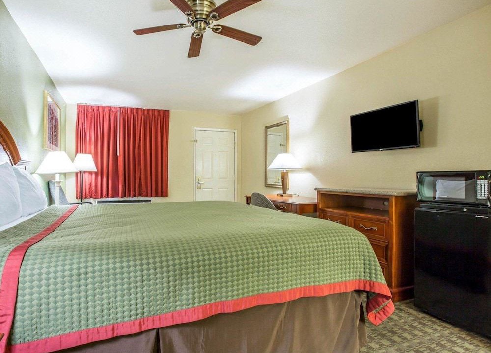 Photo of Bedroom in Delano
