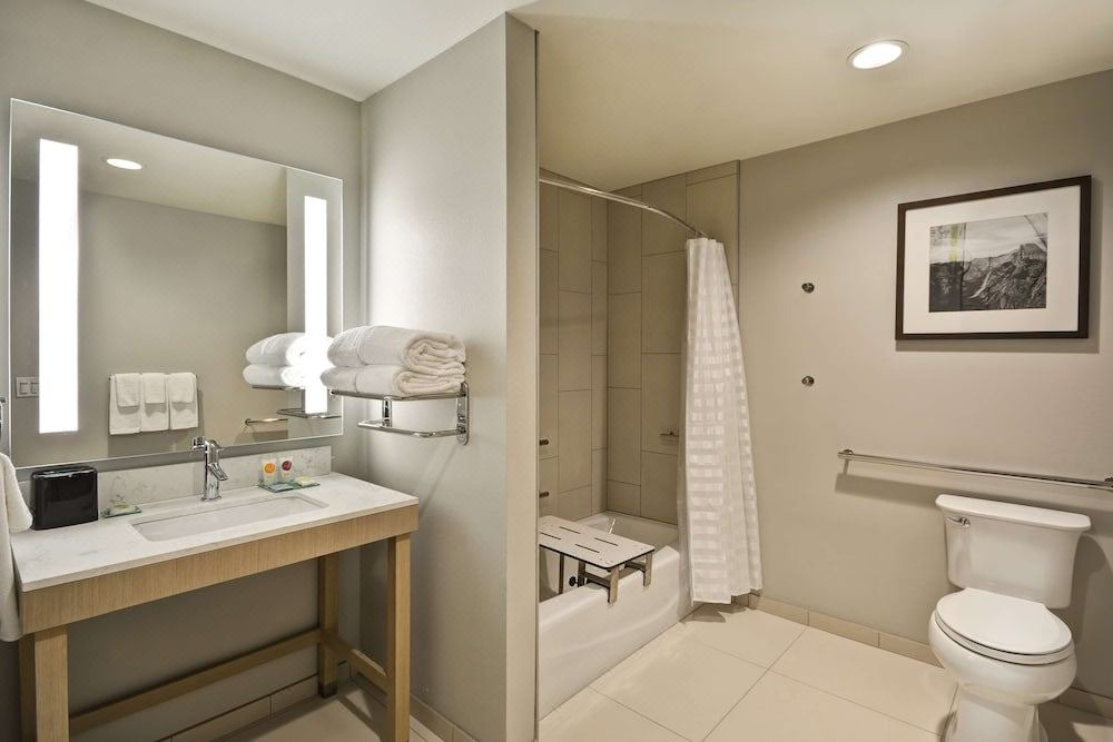 Photo of Bathroom in Raisin