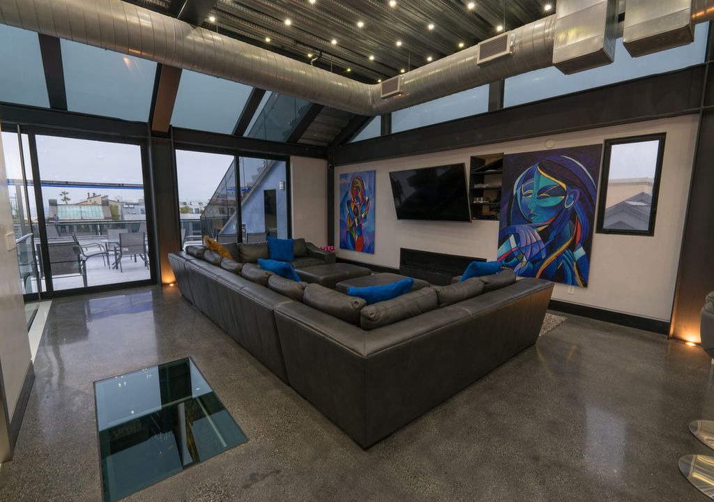 Photo of Livingroom in Silver Strand