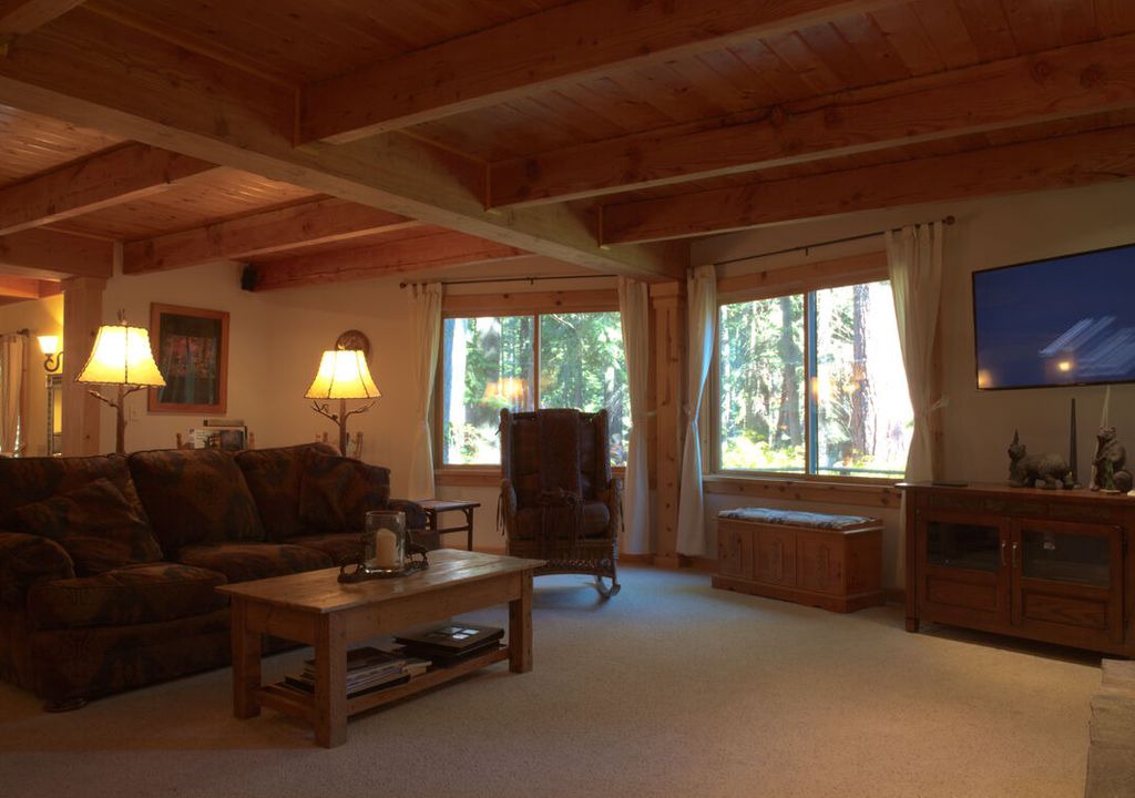 Photo of Livingroom in Tahoe Pines