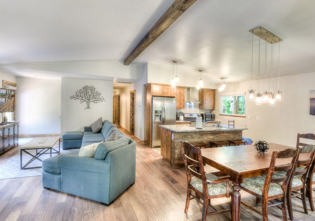 Photo of Livingroom in Tahoe Pines