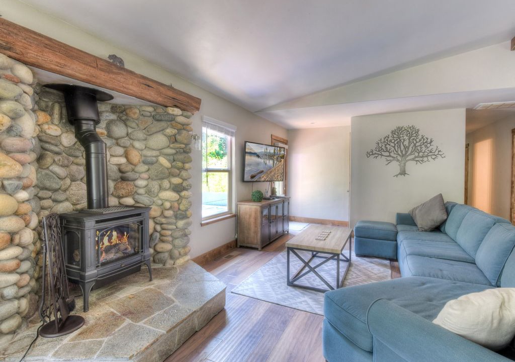 Photo of Livingroom in Tahoe Pines